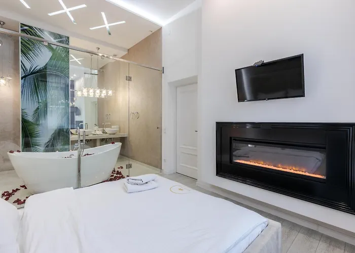 Royal Special Bathtub Apartment